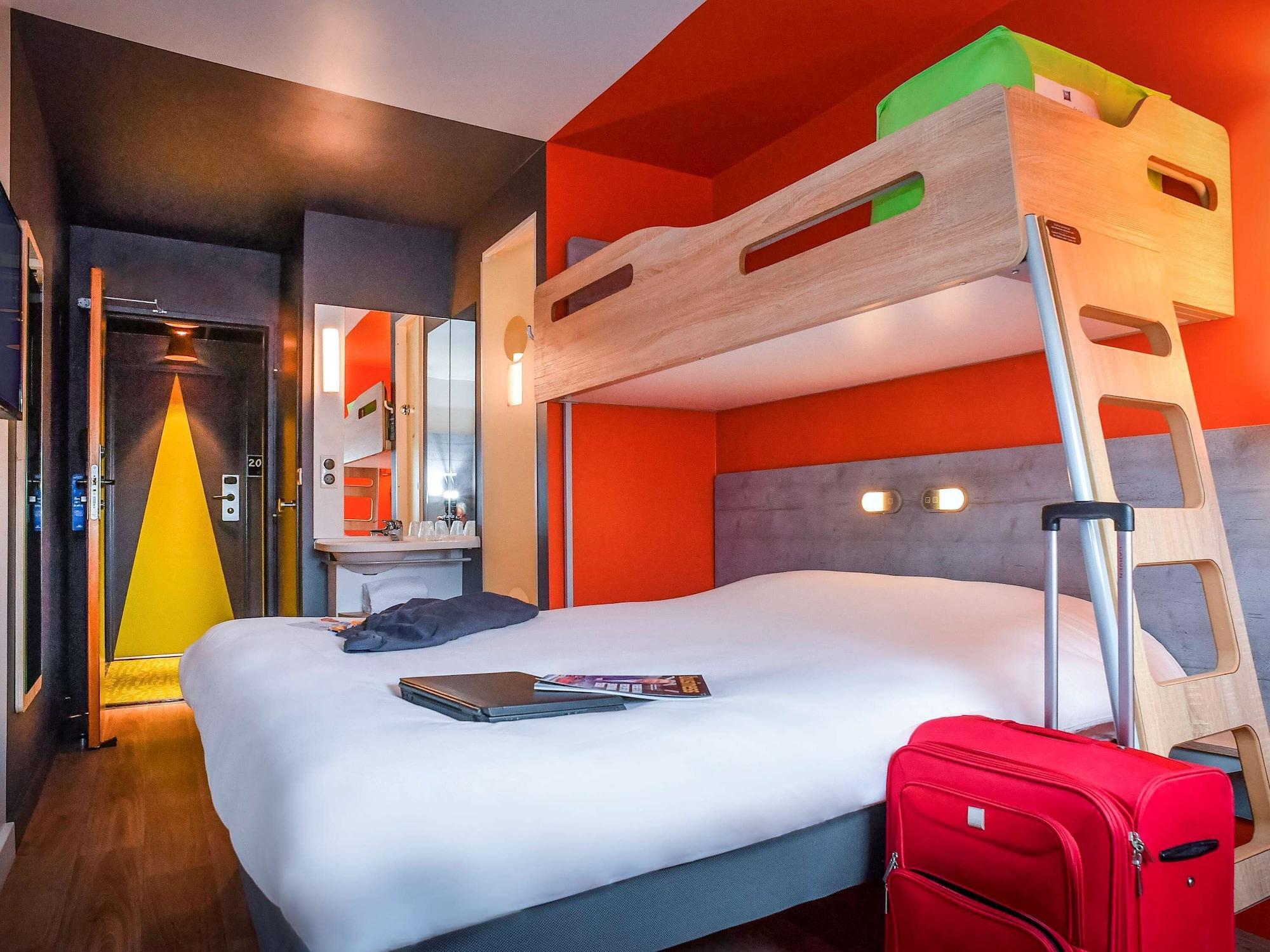 Ibis Budget Кутанс Экстерьер фото